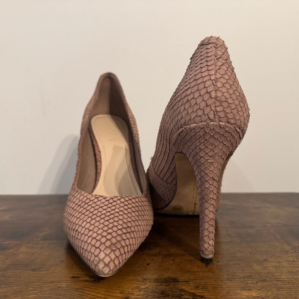 Vince Camuto Taupe-Nude Snake-Embossed Suede Pumps – Size 7